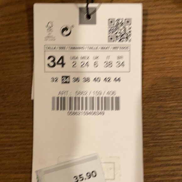 Zara New High Rise Shorts size 2 - Picture 3 of 3